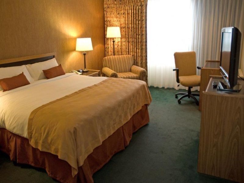 Ramada Msp Airport At The Mall Bloomington Room photo